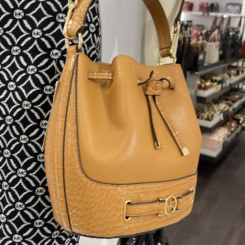 MICHAEL KORS Reed Medium Pebbled Leather Belted Bucket Messenger Satchel Crossb - Picture 14 of 16